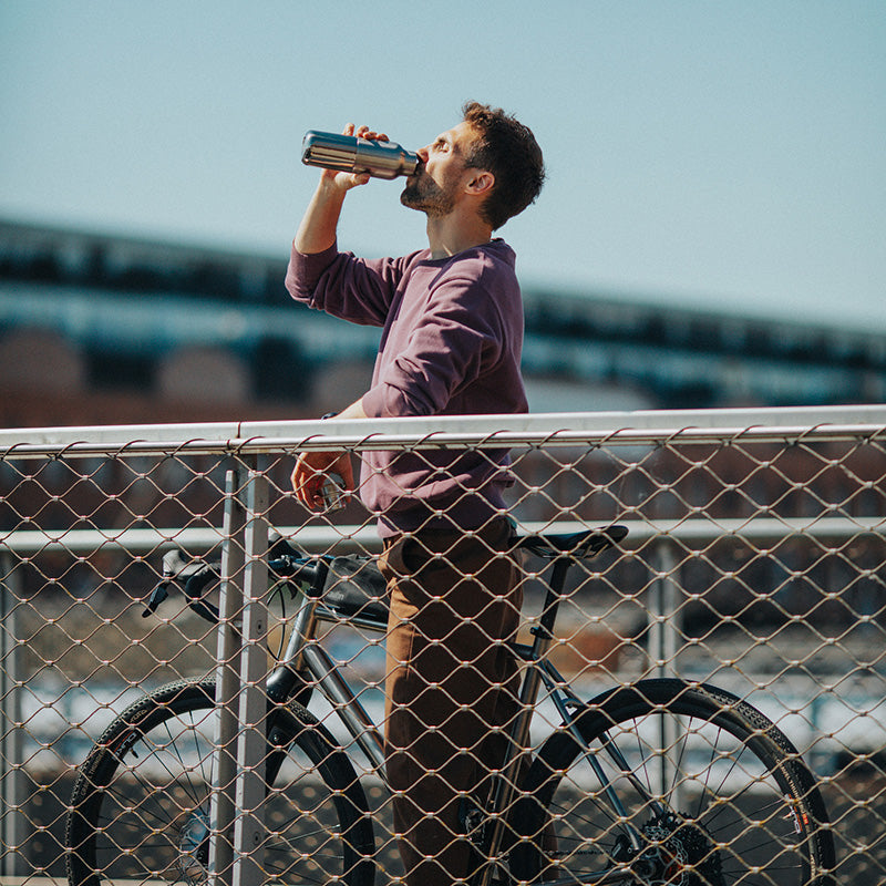 16oz-rise-reflect-with-bamboo-cap-m3 16oz_rise_reflect_man_bike_square.jpg