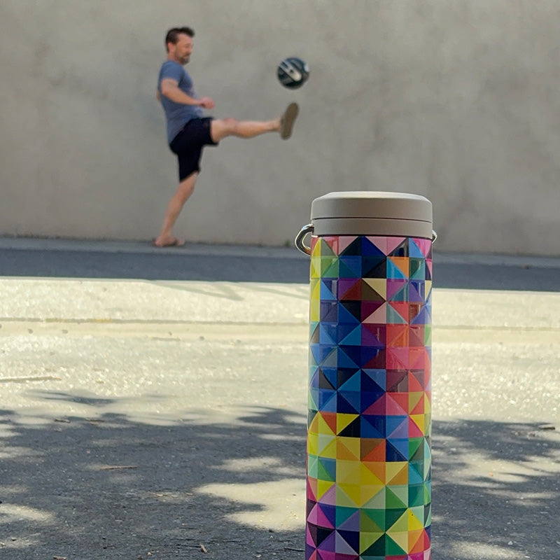 20oz-tkwide-with-twist-cap-mosaic-e8 20oz_tkwide_bottle_seasonal_mosaic_soccerball_player_square.jpg