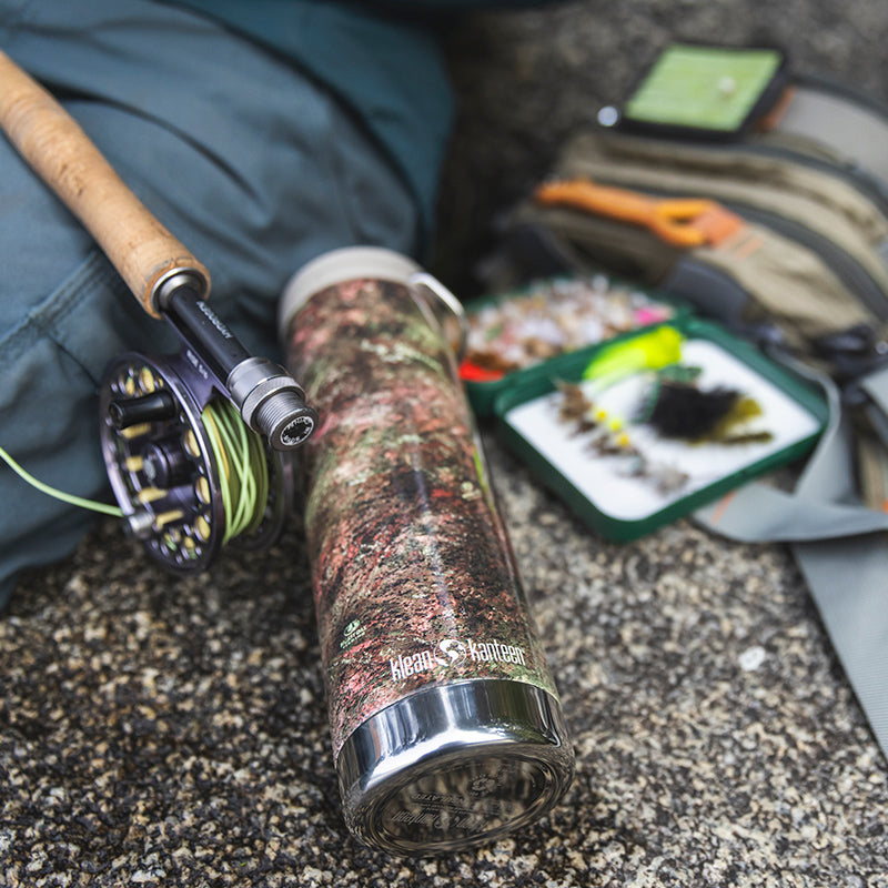 20oz-tkwide-with-cafe-cap-mossy-oak-t5 20oz_tumbler_mossyoak_rainbowtrout_flyfish_top_square.jpg