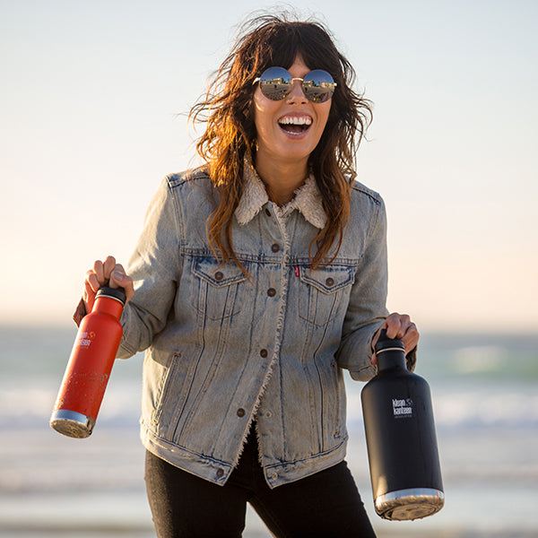 64oz-classic-with-loop-cap-g6 64oz_insulated_classic_black_beach_smile_square.jpg