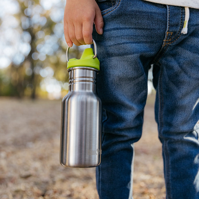 classic-kid-sippy-cap-i4 K12CNSIPPY-BS-kids_sippy_bottle_carry_lifestyle_f9e24b84-a0ae-465d-aad5-3c60c5592b7d.jpg
