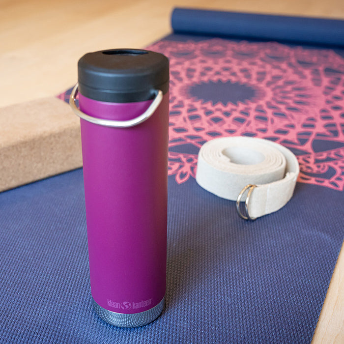 tkwide-twist-cap-with-straw-kit-p5 K20TKWPT-PP-T-TWIST-yoga_bottle_closed_lifestyle_a5ac6535-9c60-42bb-86fe-b94b5cef2b68.jpg