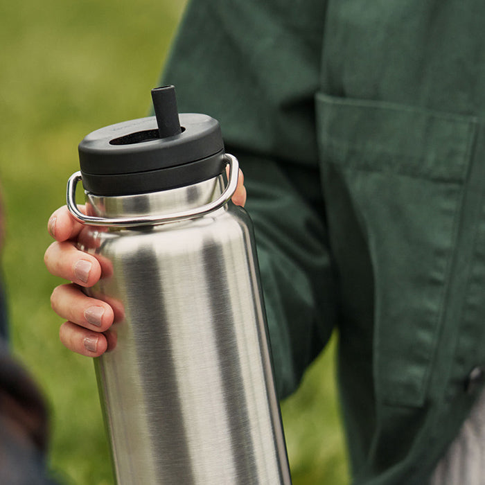 tkwide-twist-cap-with-straw-kit-p5 K32TKWSSL-BS-T-TWIST-32_oz_water_bottle_straw_cap_lifestyle_76e40be3-2488-47fa-afd0-c7d5ba075b15.jpg