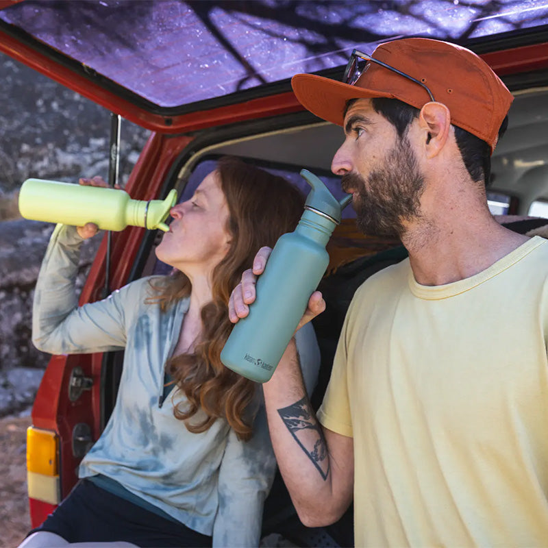 classic-flip-seal-sport-cap-no-straw-g4 classic_27oz_flip_seal_couple_tailgate_tip-sip_square.jpg