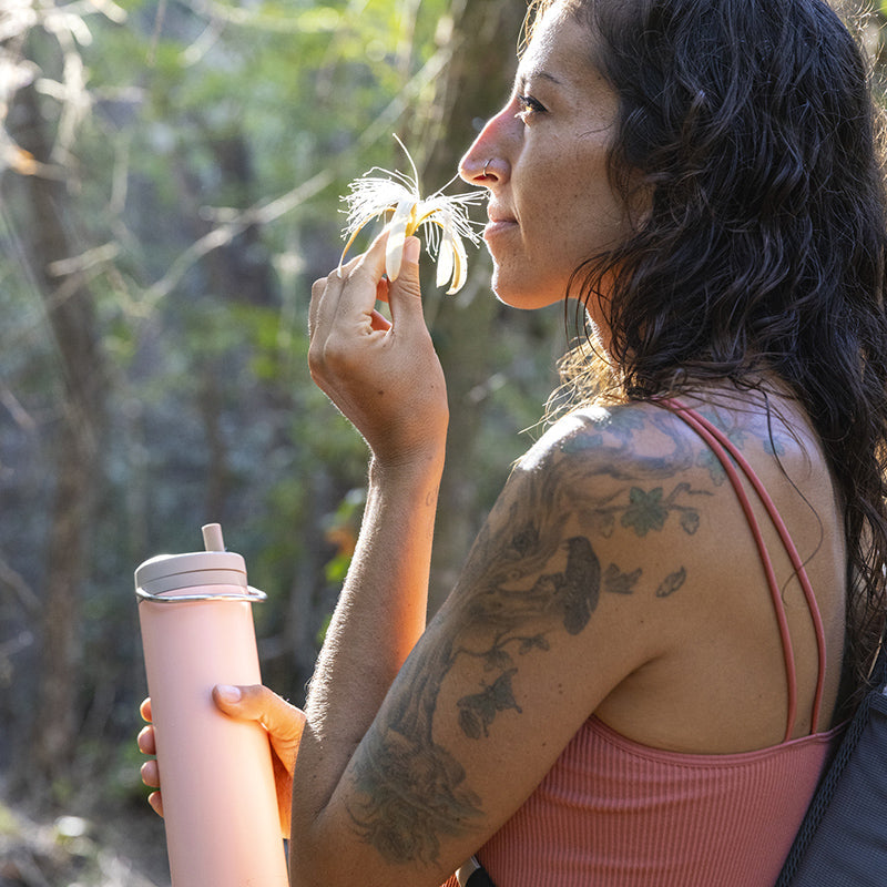 20oz-tkwide-with-twist-cap-x7 tkwide_20oz_insulated_bottle_twist_woman_flower_costarica_square.jpg